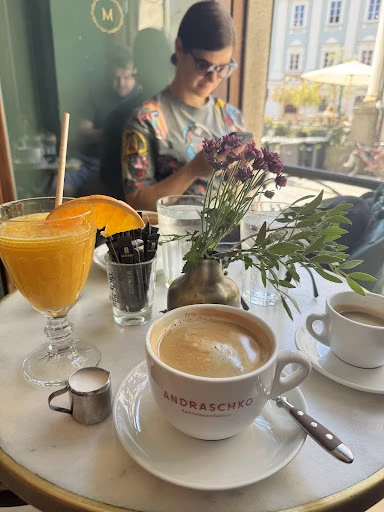 Café & Tagesbar Minoo Passau photo 1